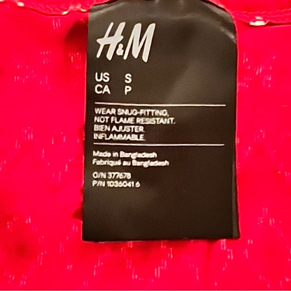 NWOT- H&M Red Print Holidays Pajama Set. Size: small - Picture 8 of 8